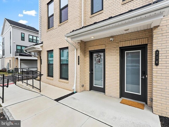 Building Photo - 715 Parker Blvd