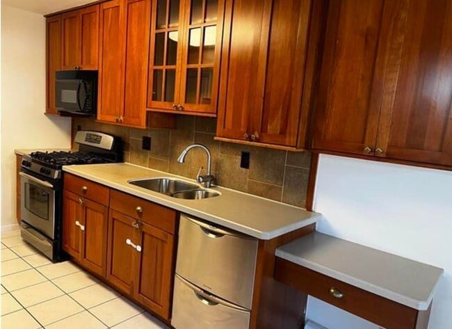 Building Photo - 32 Riverview Ct