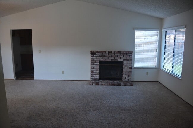 Foto del edificio - Hillcrest area 2 bedroom, 2 bath with 2 ca...
