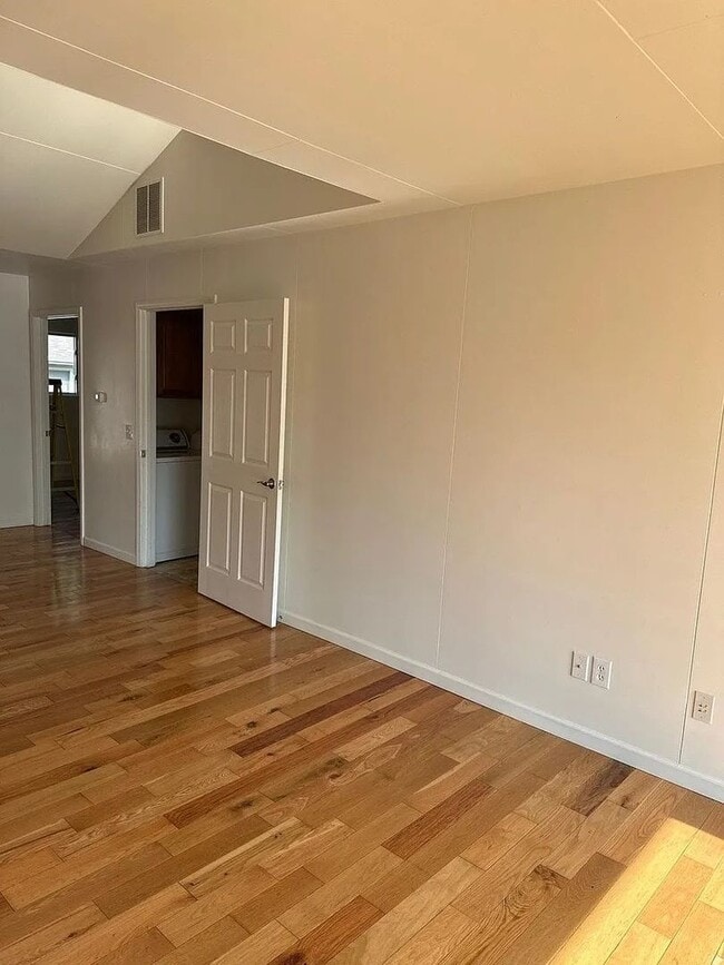 Building Photo - 701 N Florence St