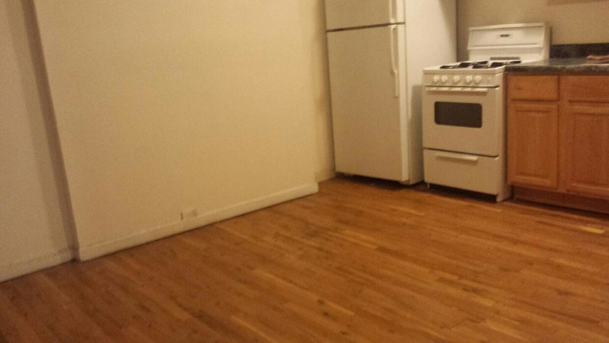 Primary Photo - 121 Waverly Ave