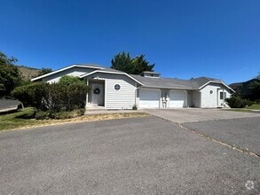 Building Photo - 5550 Glenridge Wy
