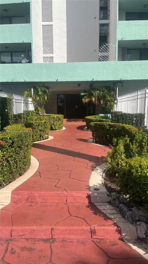 Foto principal - 1825 W 44th Pl