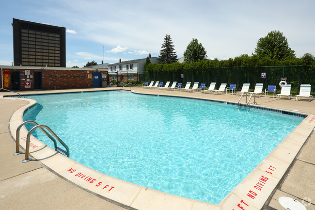 Building Photo - Fountain Park South Apartments