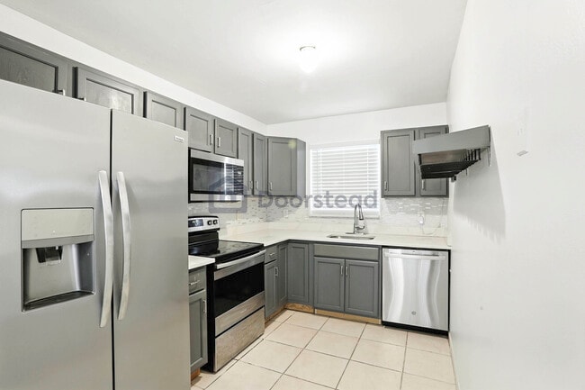 Building Photo - 3050 Norwood Pl