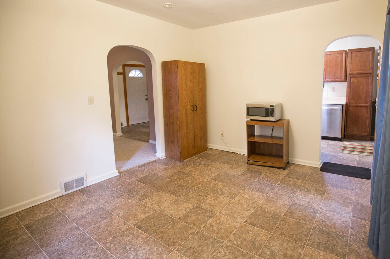 Primary Photo - 548 Elmina St