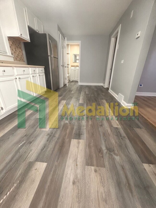 Foto del edificio - Updated 1-Bedroom Coach House with In-Unit Laundry