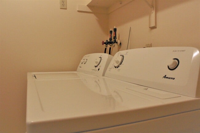 Building Photo - Parkstead City Center