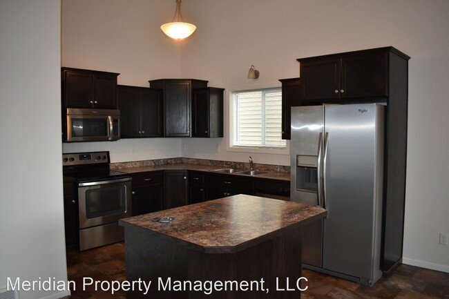 Building Photo - 3 br, 3 bath House - 3179 6th St E