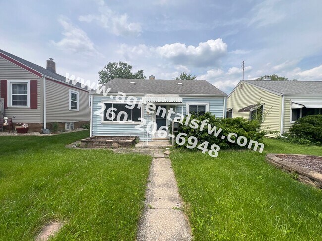 Building Photo - 2 Bedroom House