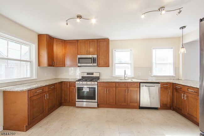 Building Photo - 19 Herman St