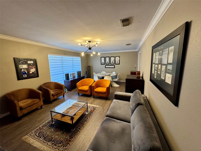 Foto del edificio - 5218 Willowbend Blvd
