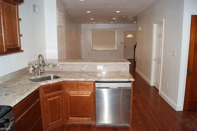 Building Photo - 3 br, 3 bath House - 359 Elrino St