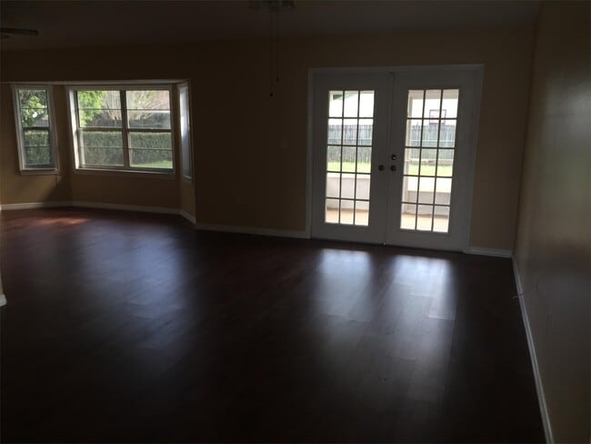Building Photo - 925 Whisler Ct