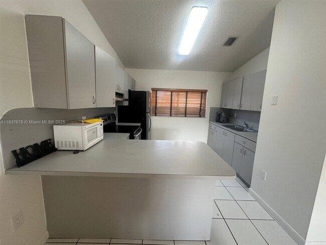 Foto del edificio - 2891 W 76th St