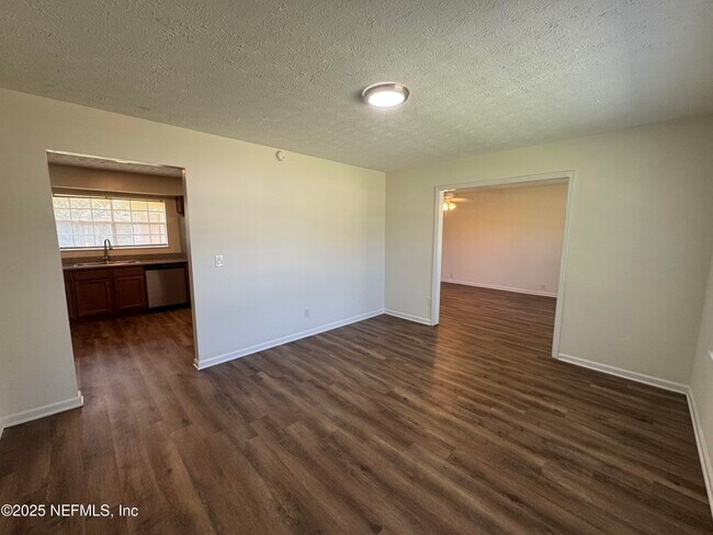 Foto del edificio - 5292 Julington Creek Rd