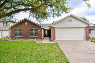 Building Photo - 1405 Manor Dr