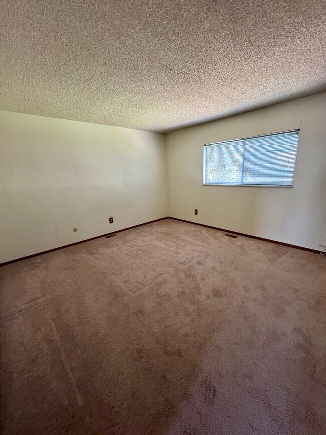 Building Photo - Lovely 3 bedroom 2 bath in North Colorado ...