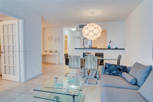 Foto del edificio - 9195 Collins Ave