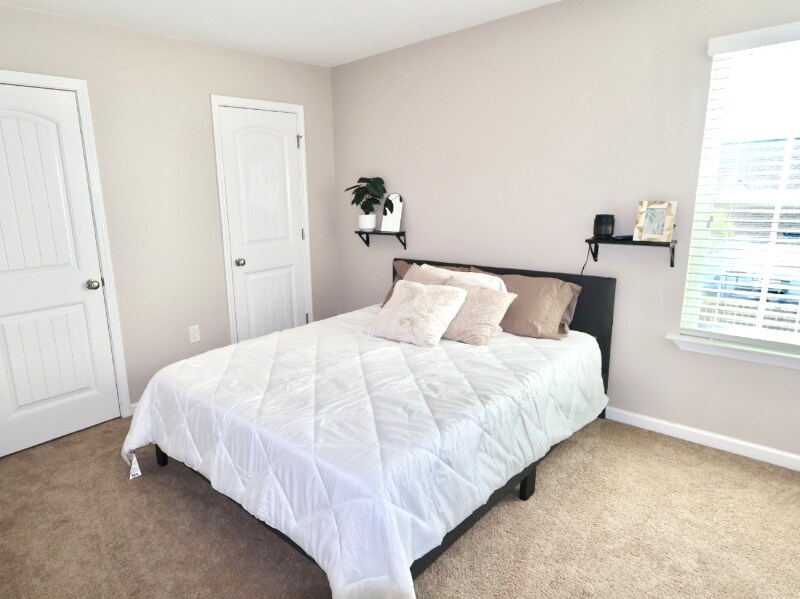 Foto principal - 83 Rhett Ln