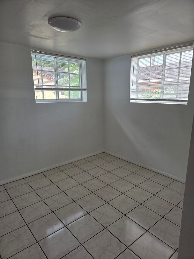 Foto del edificio - 2468 SW 16th St