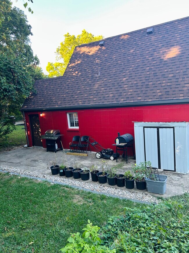 Patio trasero con terraza - 63 Edgewood Rd
