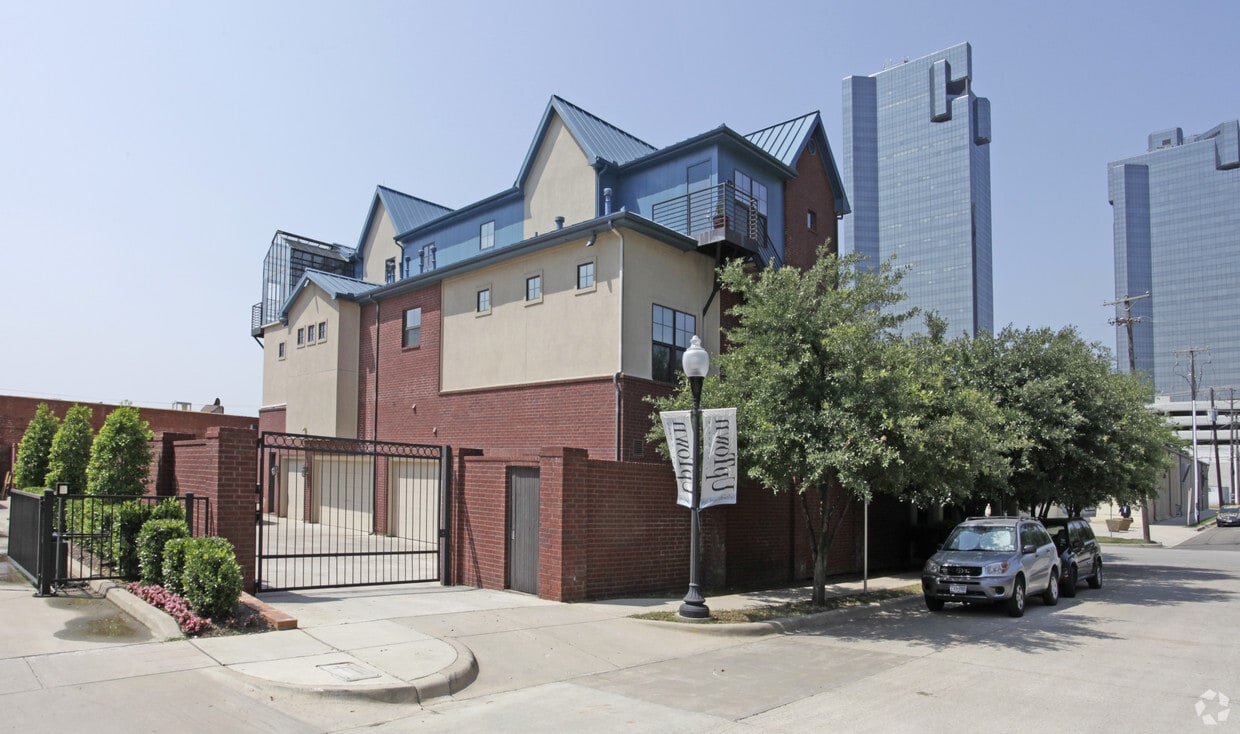 Building Photo - 201-205 Pecan St