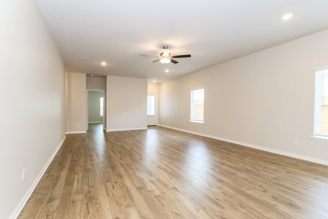 Building Photo - 15651 Plum Brk Dr