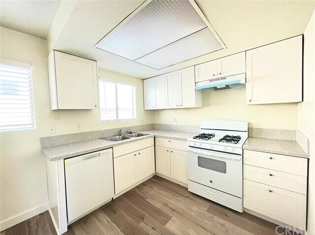 Building Photo - 2411 S Ridgewood Dr