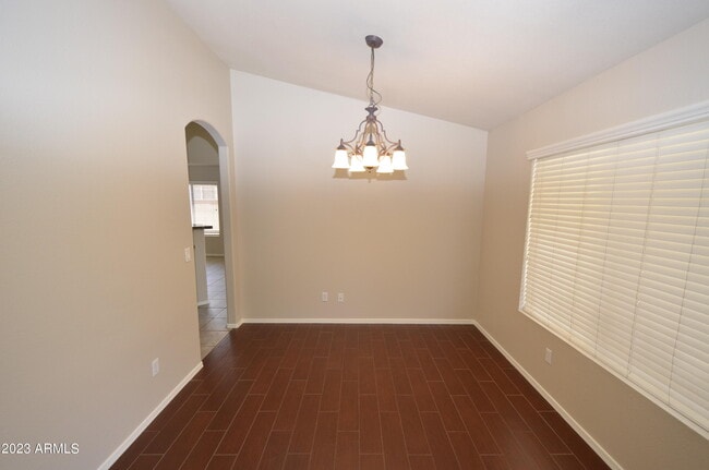 Building Photo - 871 W Horseshoe Ave