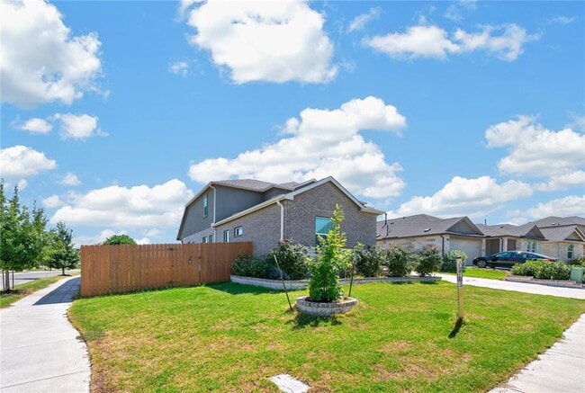 Building Photo - 1600 Cobblecrest Ln