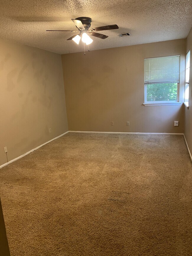 Foto del edificio - 12319 Cedar Springs Ln