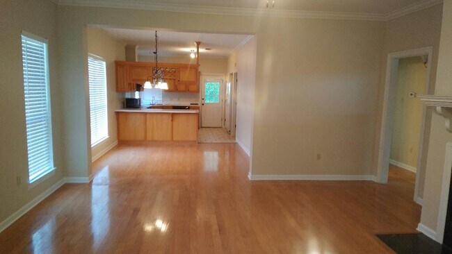 Foto del edificio - 18574 Lake Iris Ave