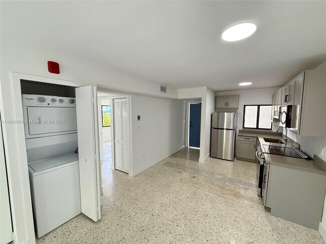 Foto del edificio - 180 NE 57th St