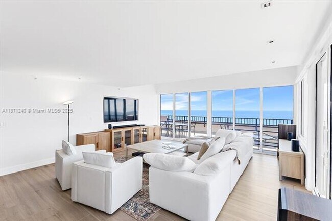 Foto del edificio - 251 Crandon Blvd