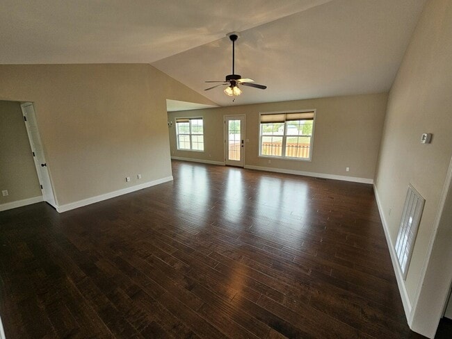 Foto del edificio - 4905 Cedar Creek Cir
