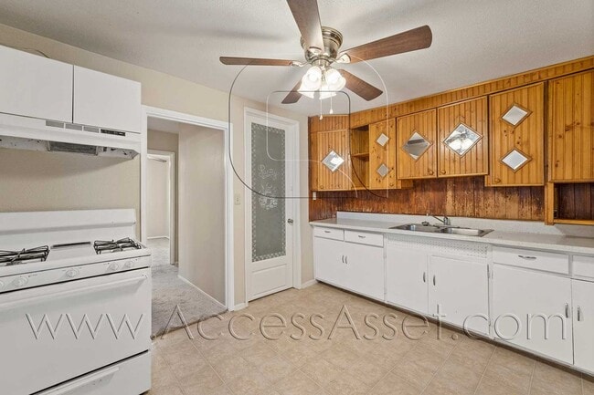 Building Photo - Charming Single-Story 3 Bed/1 Bath Home In...