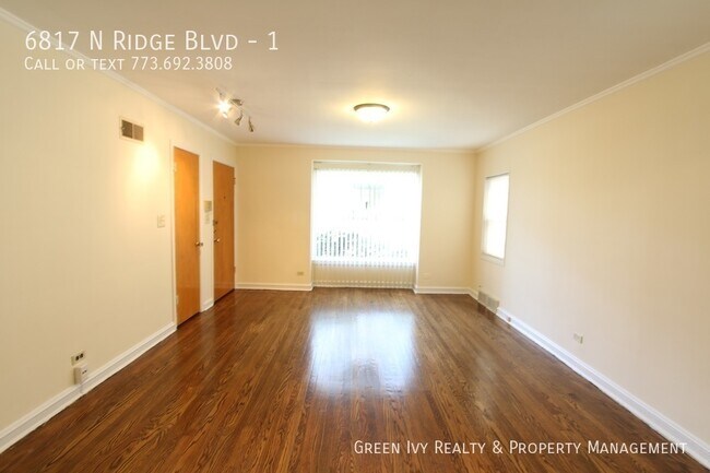 Foto del edificio - 6817 N Ridge Blvd