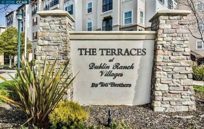 Building Photo - Stunning First level Luxury 2 Bed/2 Bath Condo Close to Everything in Dublin