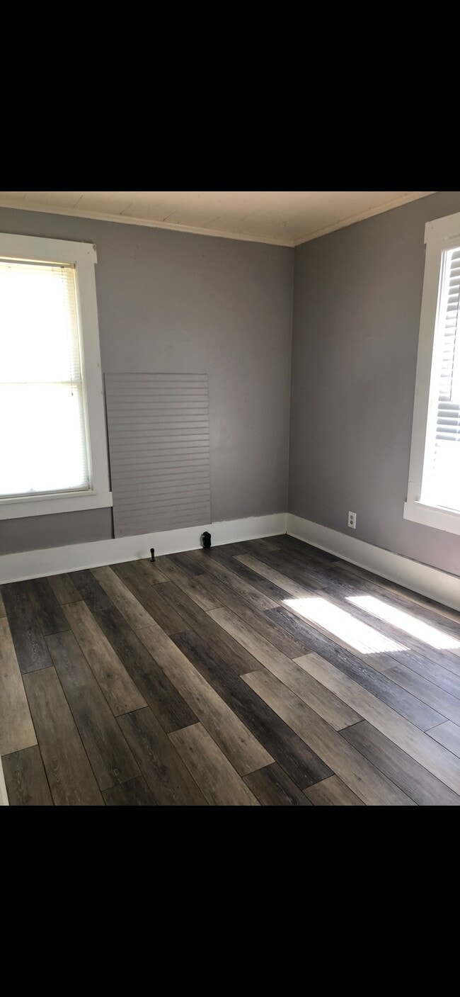 Bedroom / Work area - 401 Chautauqua Ave