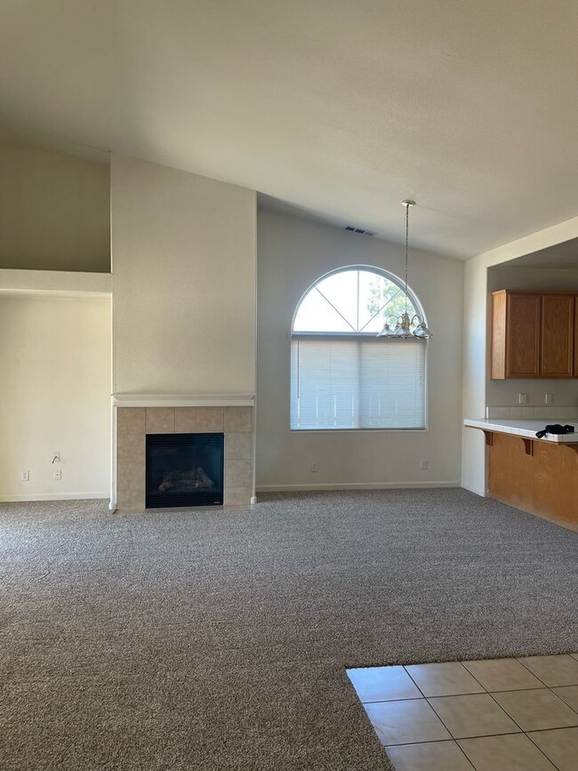 Foto del edificio - Available Now! Move-In Ready