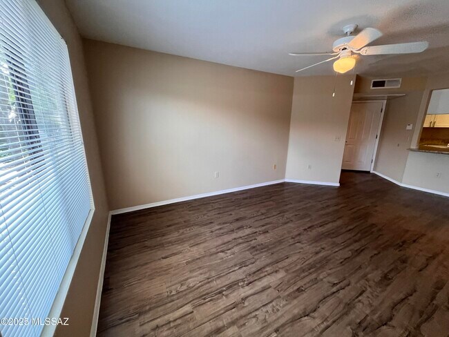 Foto del edificio - 5751 N Kolb Rd