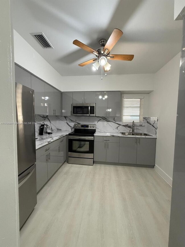 Foto del edificio - 2895 SW 32nd Ct
