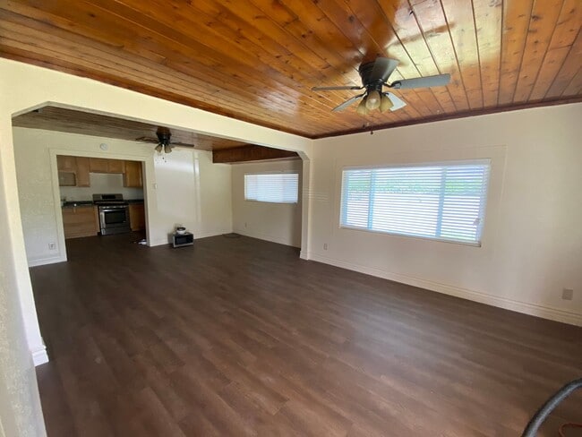 Building Photo - 1594 7th Ave Dr