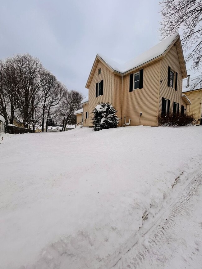 Building Photo - Village of West Carthage 3-4 Bedroom / 1.5 Bath Home