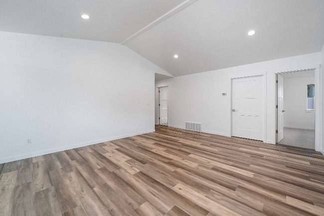 Building Photo - 128 W View Dr