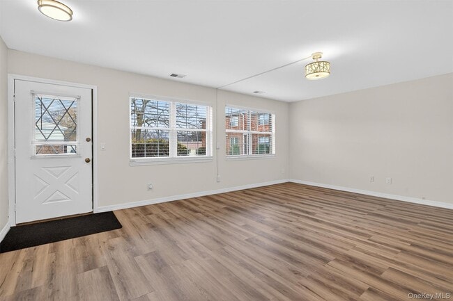 Foto del edificio - 276 Temple Hill Rd