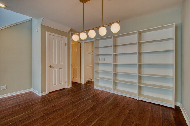 Foto del edificio - 14101 Dickens St