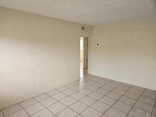 Foto del edificio - 2 Bedroom Unit in St Pete- Available February 3!