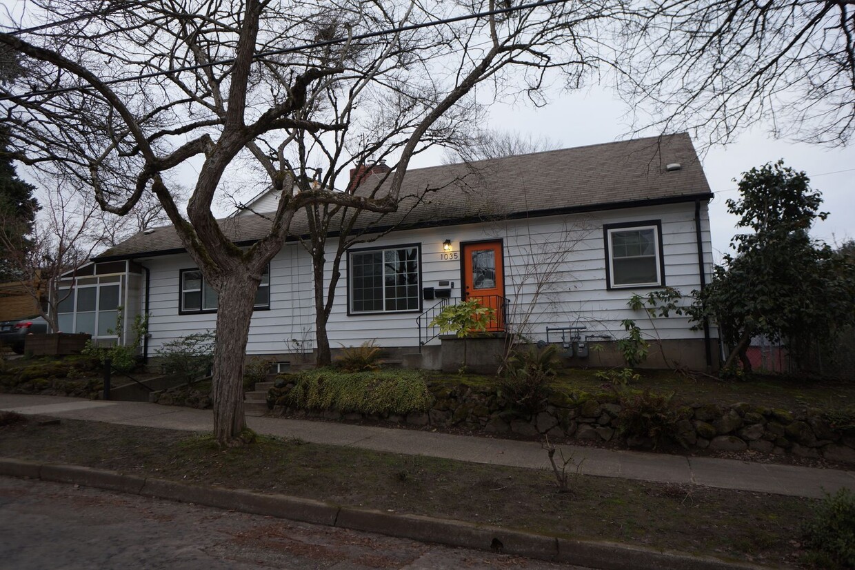 Primary Photo - SE Portland - Brooklyn neighborhood charmi...